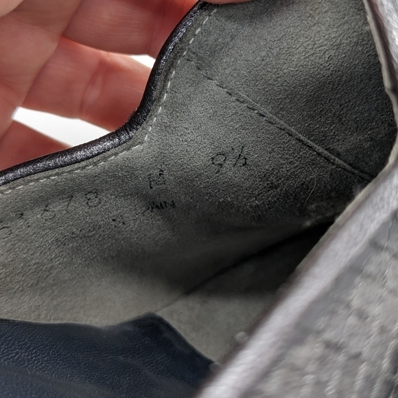 Stuart Weitzman black snakeskin pattern mule slip on heel 9.5 - Picture 11 of 12